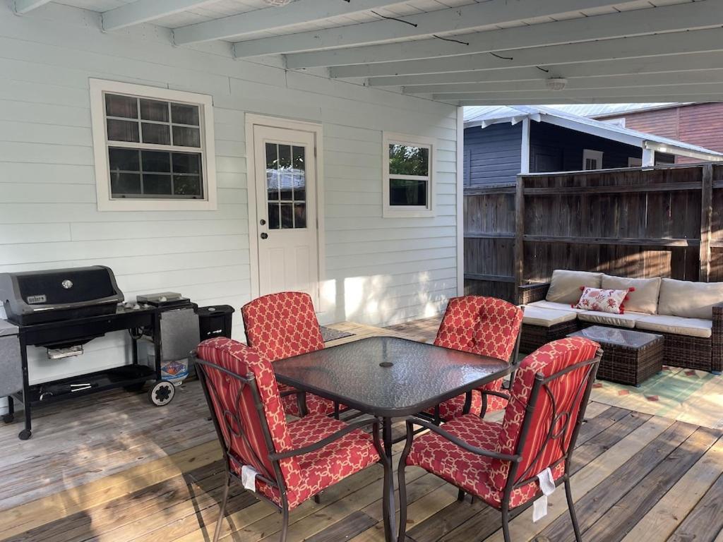 Updated Red Door Revival In Downtown Saint Augustine エクステリア 写真